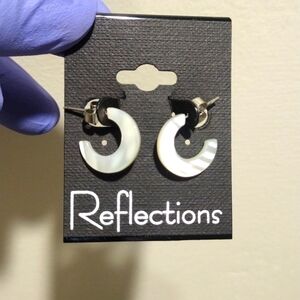 Women's Silver-tone Hardware Small Seashell Open Hoop Design Earrings 0.5-in, #1